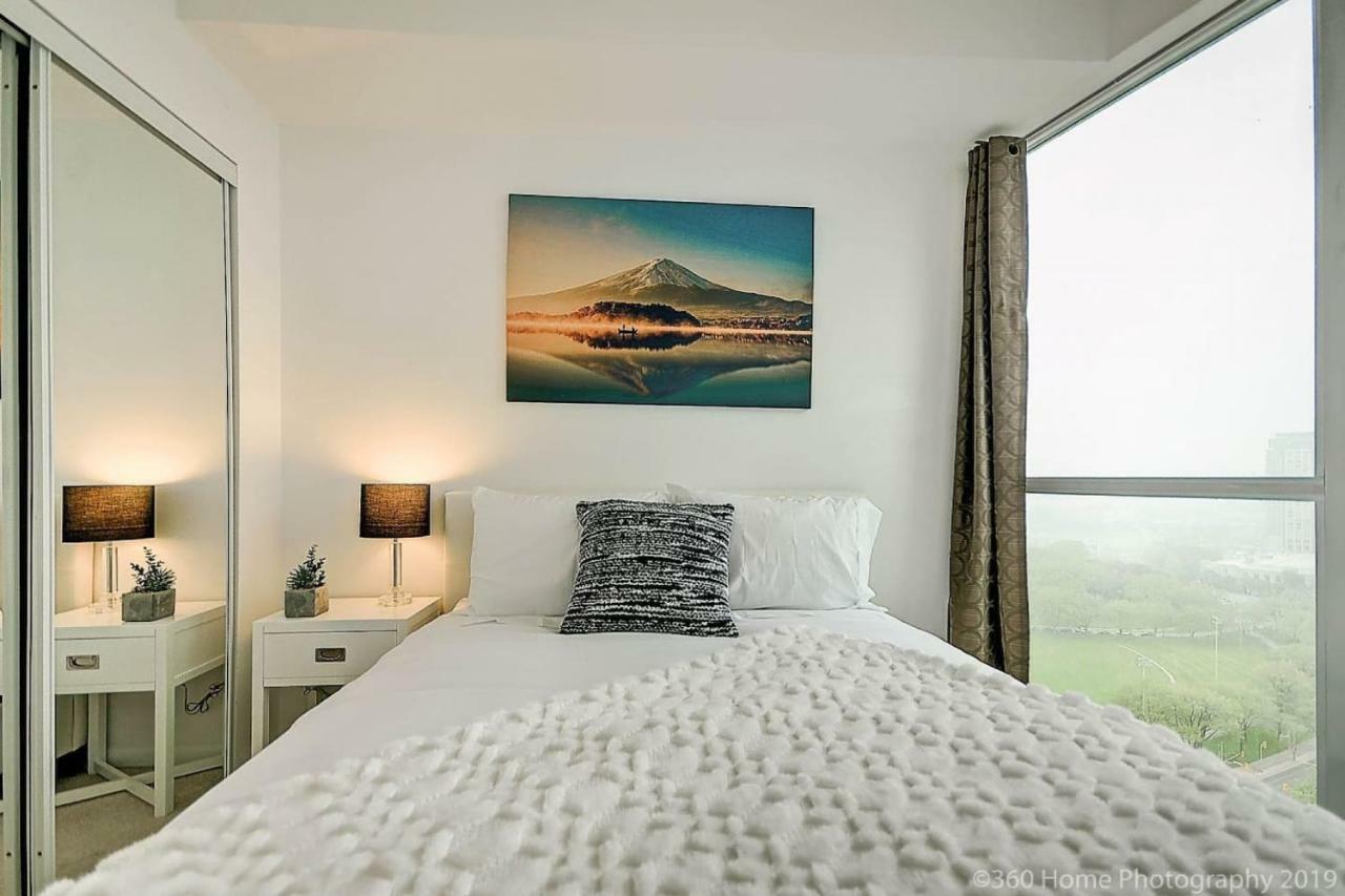 30 Off Lake View Property Heart Of Downtown Toronto Kültér fotó