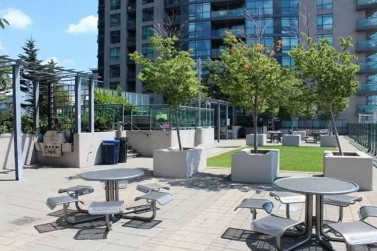 30 Off Lake View Property Heart Of Downtown Toronto Kültér fotó