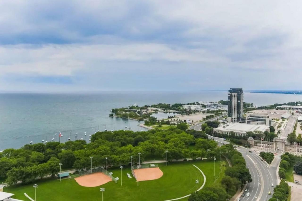 30 Off Lake View Property Heart Of Downtown Toronto Kültér fotó