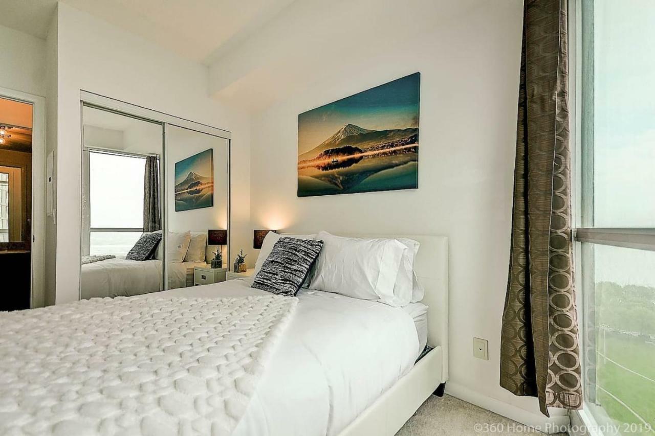 30 Off Lake View Property Heart Of Downtown Toronto Kültér fotó