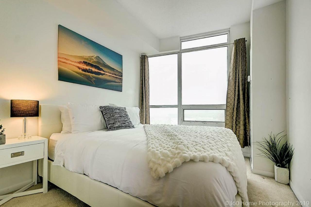 30 Off Lake View Property Heart Of Downtown Toronto Kültér fotó