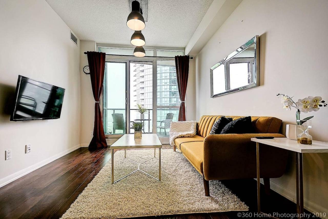 30 Off Lake View Property Heart Of Downtown Toronto Kültér fotó