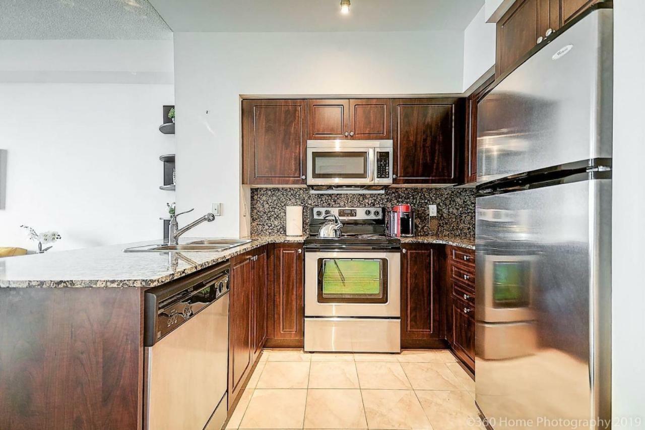 30 Off Lake View Property Heart Of Downtown Toronto Kültér fotó