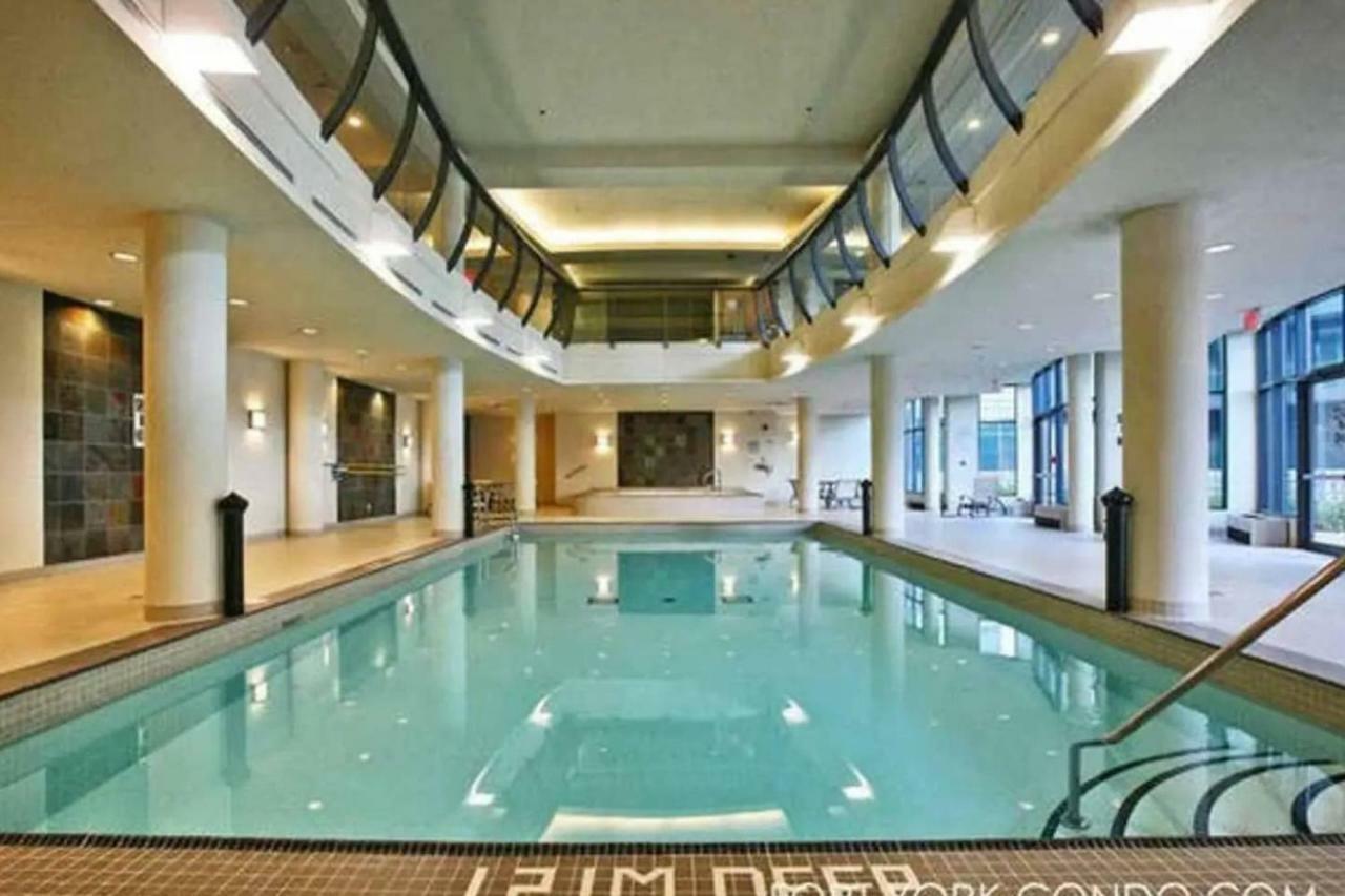 30 Off Lake View Property Heart Of Downtown Toronto Kültér fotó