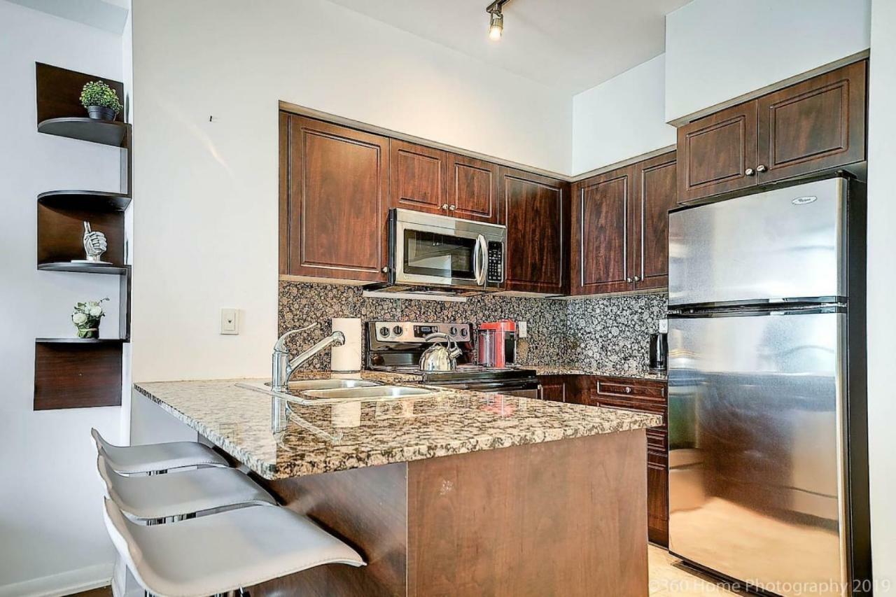 30 Off Lake View Property Heart Of Downtown Toronto Kültér fotó